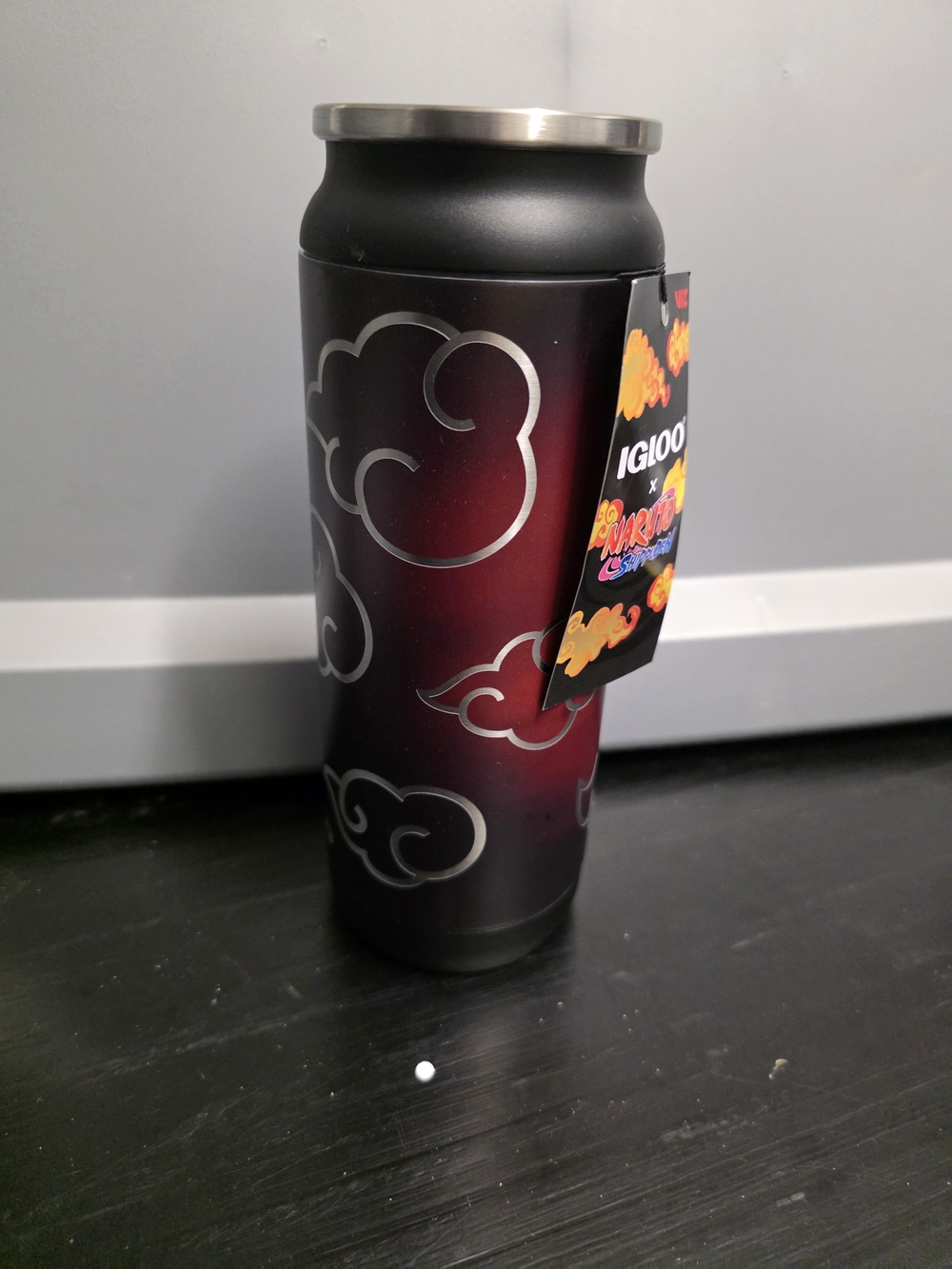 Igloo Naruto Shippuden Vacuum Insulated Can 16 oz Black/Red Clouds Slide Lock